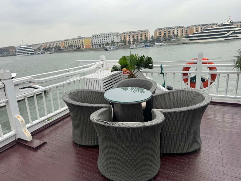 Du thuyền Vịnh Hạ Long - - Hành Hương Đức Mẹ Việt Nam 2026 Alpha Travel USA