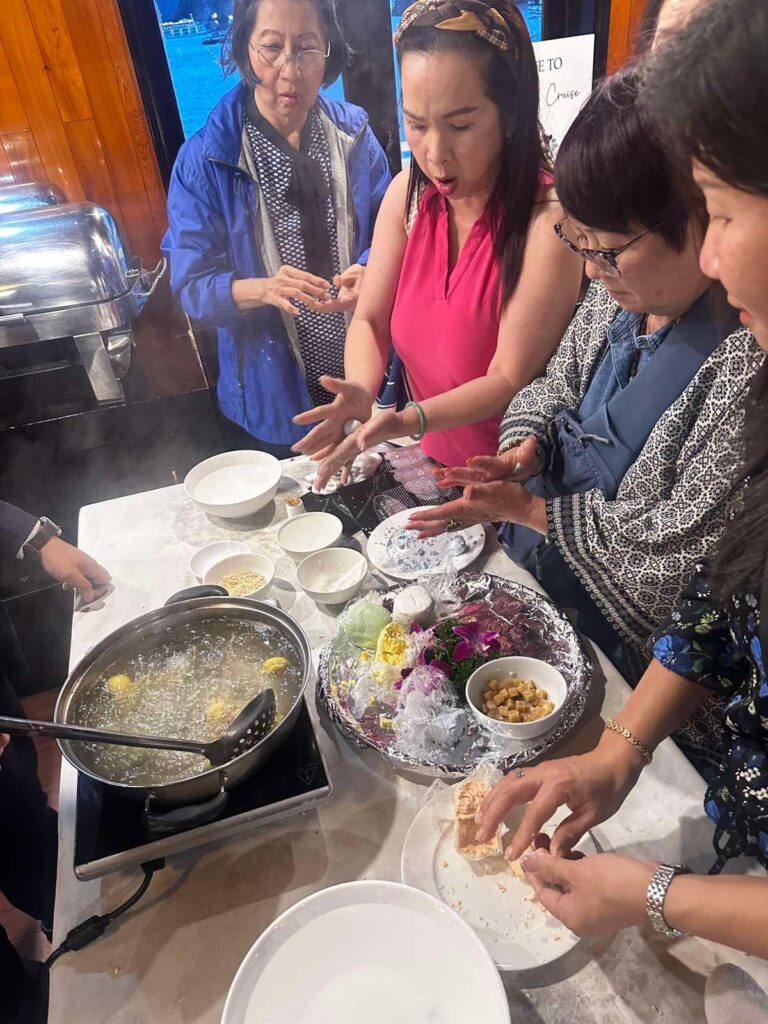 Du thuyền Vịnh Hạ Long - - Hành Hương Đức Mẹ Việt Nam 2026 Alpha Travel USA